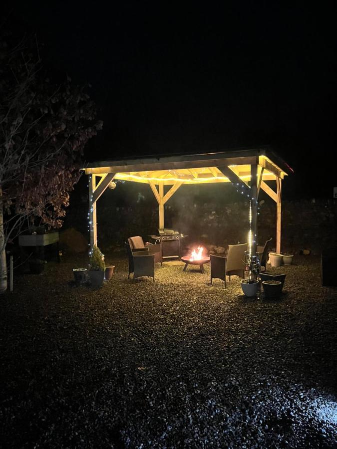 Loch Ness Pods Apartment ฟอร์ตออกัสตัส ภายนอก รูปภาพ