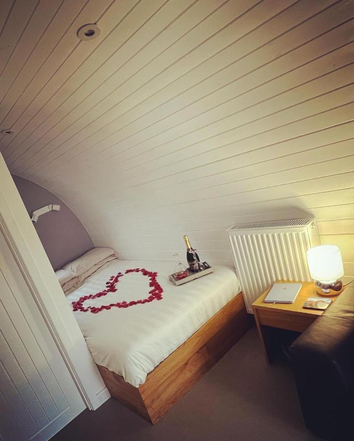 Loch Ness Pods Apartment ฟอร์ตออกัสตัส ภายนอก รูปภาพ